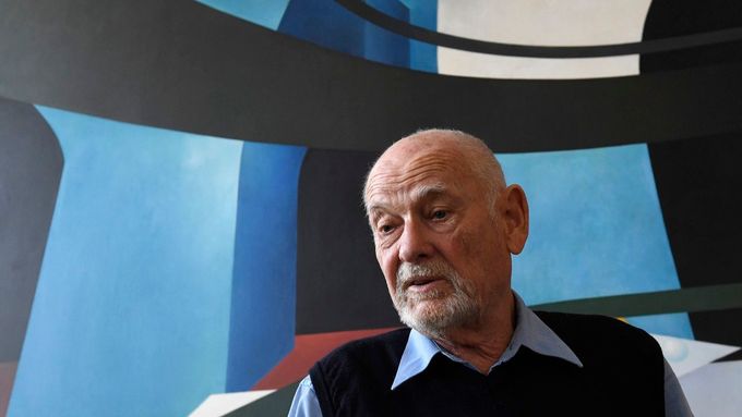 Malíř a oscarový kostýmní výtvarník Theodor Pištěk v roce 2017 krátce před svými 85. narozeninami.