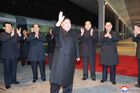 Kim Čong-un přijel obrněným vlakem do Ruska. Nabízený chléb se solí neochutnal