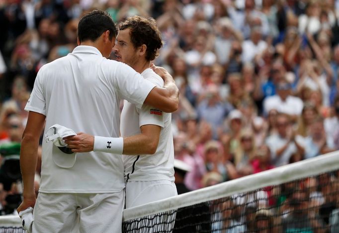 Milos Raonic a Andy Murary ve finále Wimbledonu 2016.