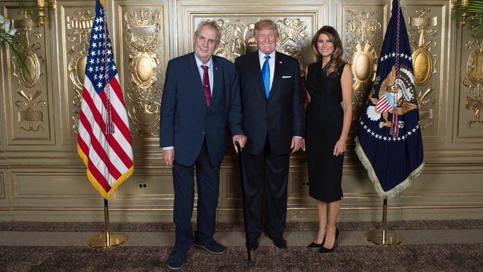 Miloš Zeman s americkým prezidentem Donaldem Trumpem a jeho ženou Melanií.