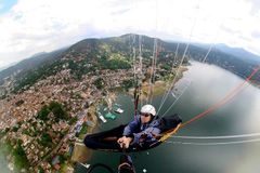 Šetření: Instruktor paraglidingu spadl vlastní vinou