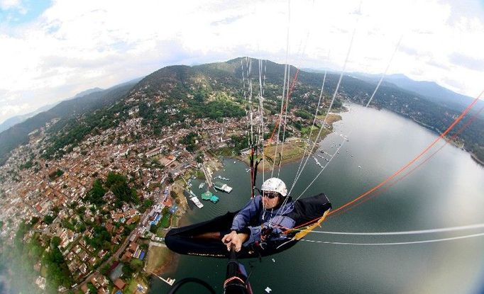 Tak takhle se fotí na paraglidu... David Ohlídal na MS v Mexiku.