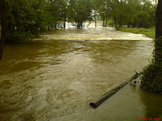 Rozvodněná Úhlava mezi Domažlicemi a Klatovy, sobota 7. srpna