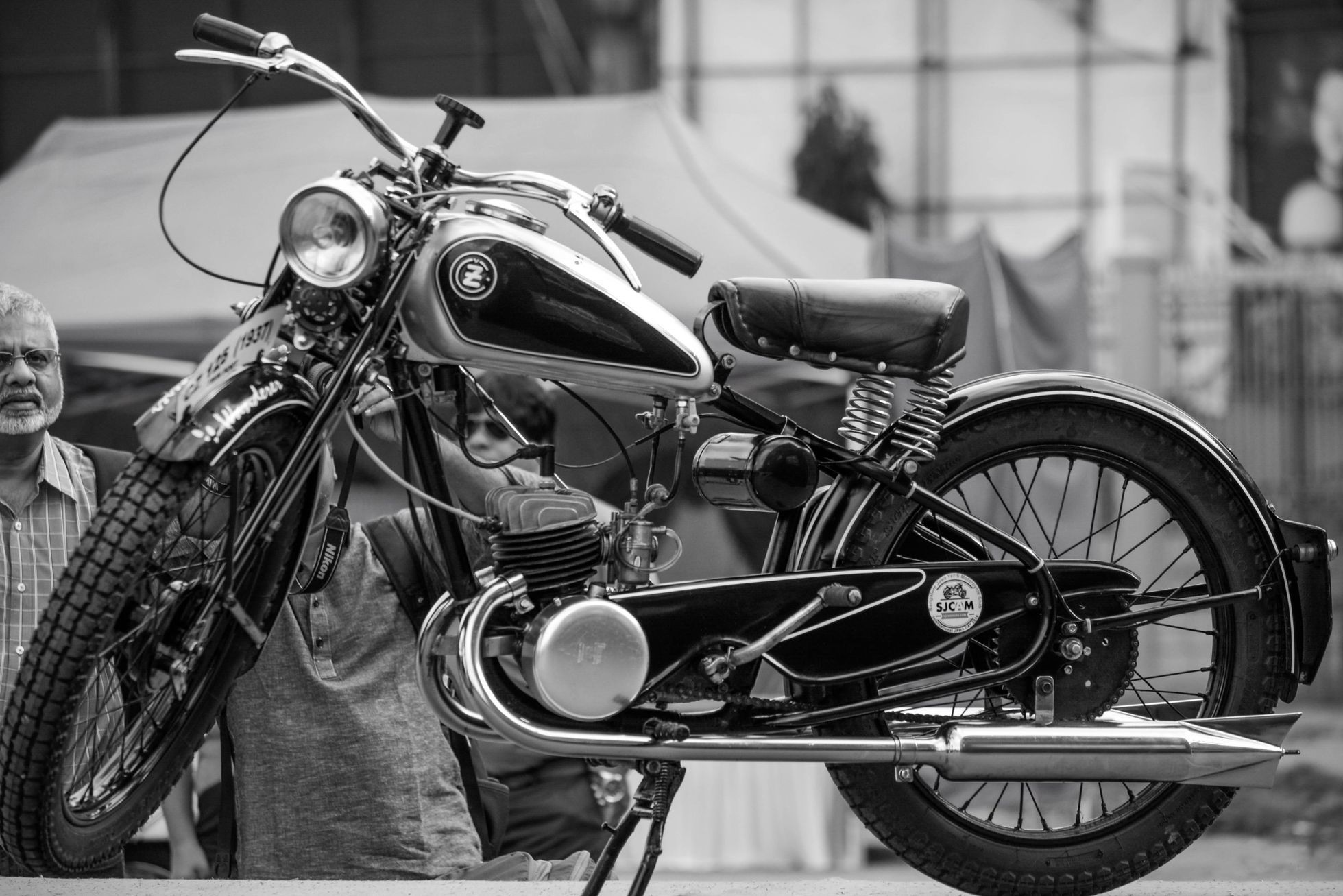 Fotografie z knihy Jawa – The Forever Bike autora Adila Jal Darukhanawaly