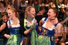 Oktoberfest obrazem: Pivo teklo proudem, policie chytala opilce na koloběžkách