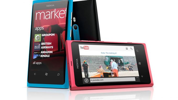 Nokia ukázala zbraň proti iPhonu a Androidu. Lumia 800 a 710