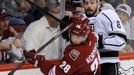 Střet Doughtyho s Korpikoskim v zápase Phoenix Coyotes - LA Kings