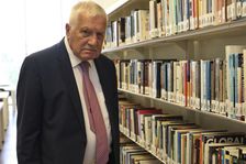 Tohle si Klaus za rámeček nedá. Ekonom ho "setřel" v sále před globální hvězdou