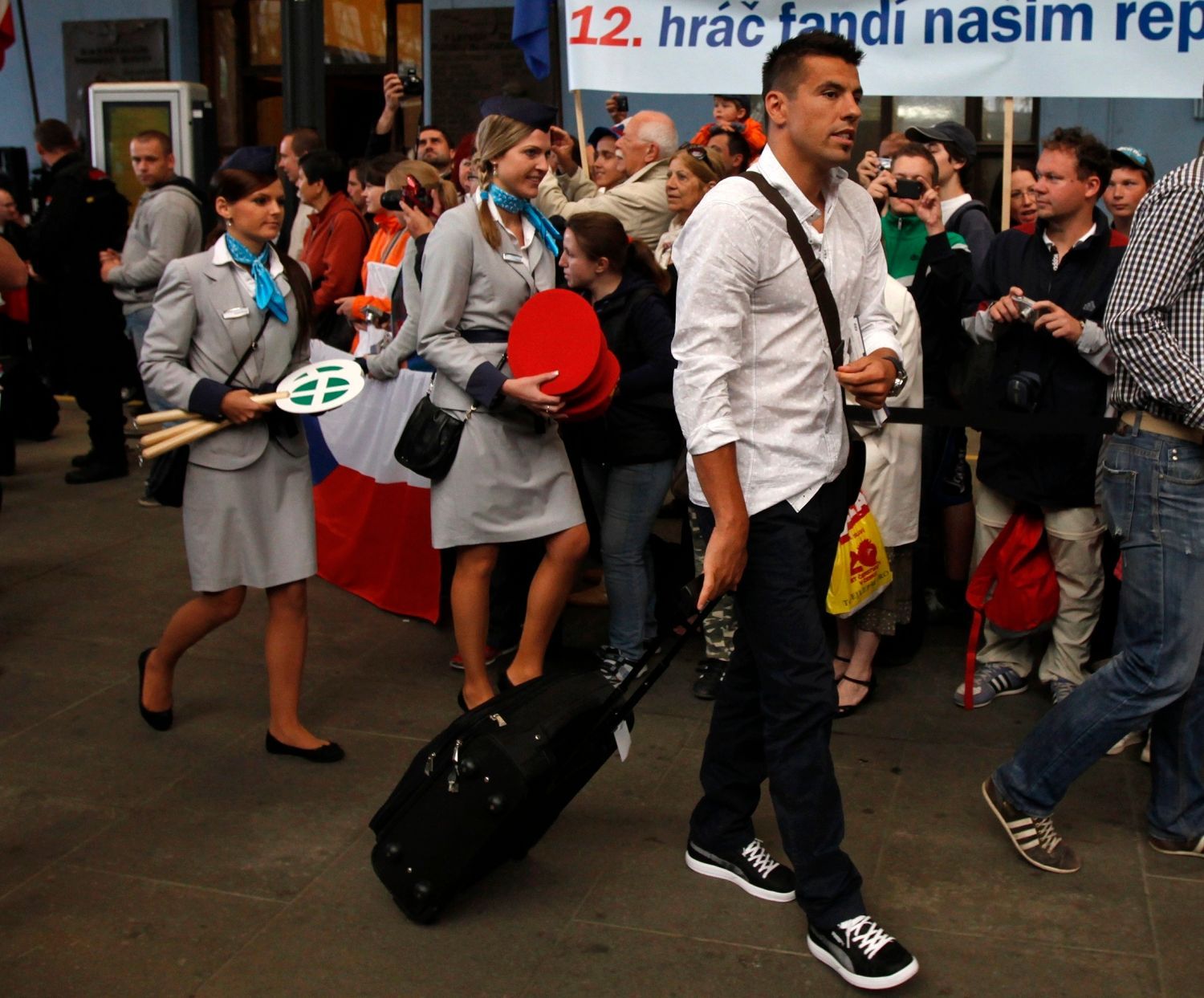 Milan Baroš před odjezdem vlakového speciálu na Euro 2012 v Praze