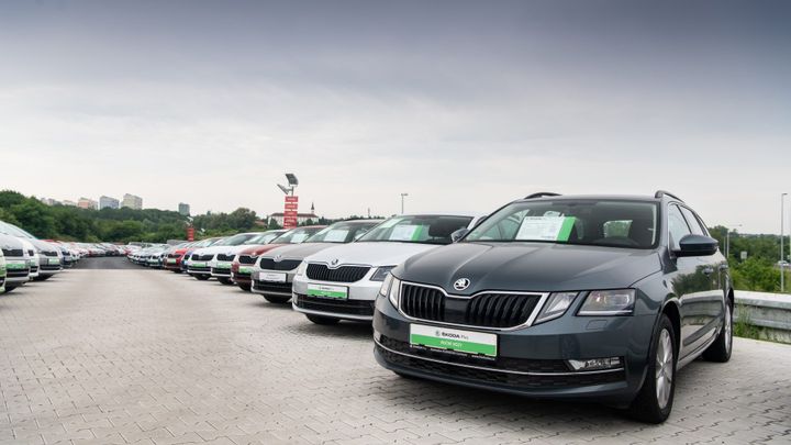 Ojetá auta drží krok s inflací. Za 300 tisíc korun je z čeho vybírat, máme 10 tipů