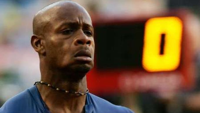 Jamajský sprinter Asafa Powell i popáté vyhrál, zlobil se však na startéra.