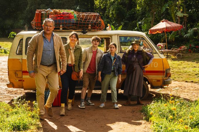 Hugh Bonneville, Emily Mortimer, Samuel Joslin, Madeleine Harris a Julie Walters.