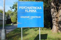Němeček zastavil reformu péče o schizofreniky a nemluví s námi, zlobí se odborníci