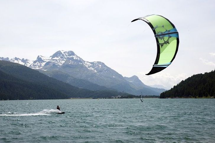 Kitesurfing ve švýcarském Svatém Mořici určitě není na draka...