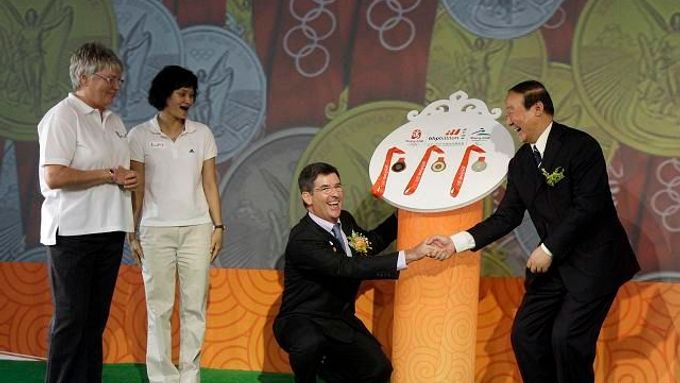 To jsou medaile pro olympiádu v Pekingu. Podívejte se