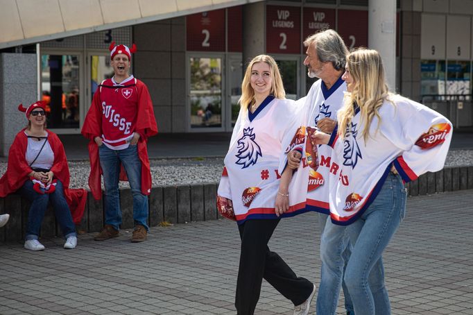 Fanzóna a fanoušci během Mistrovství světa v hokeji 2024 v Praze.