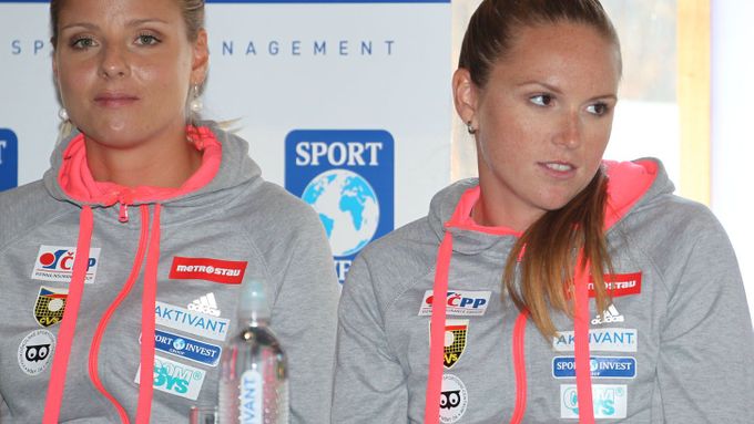 Markéta Sluková (vlevo) už se cítí zdravotně v pořádku, a tak se spolu s Kristýnou Kolocovou vrací ještě letos k zápasům na Světovém okruhu.