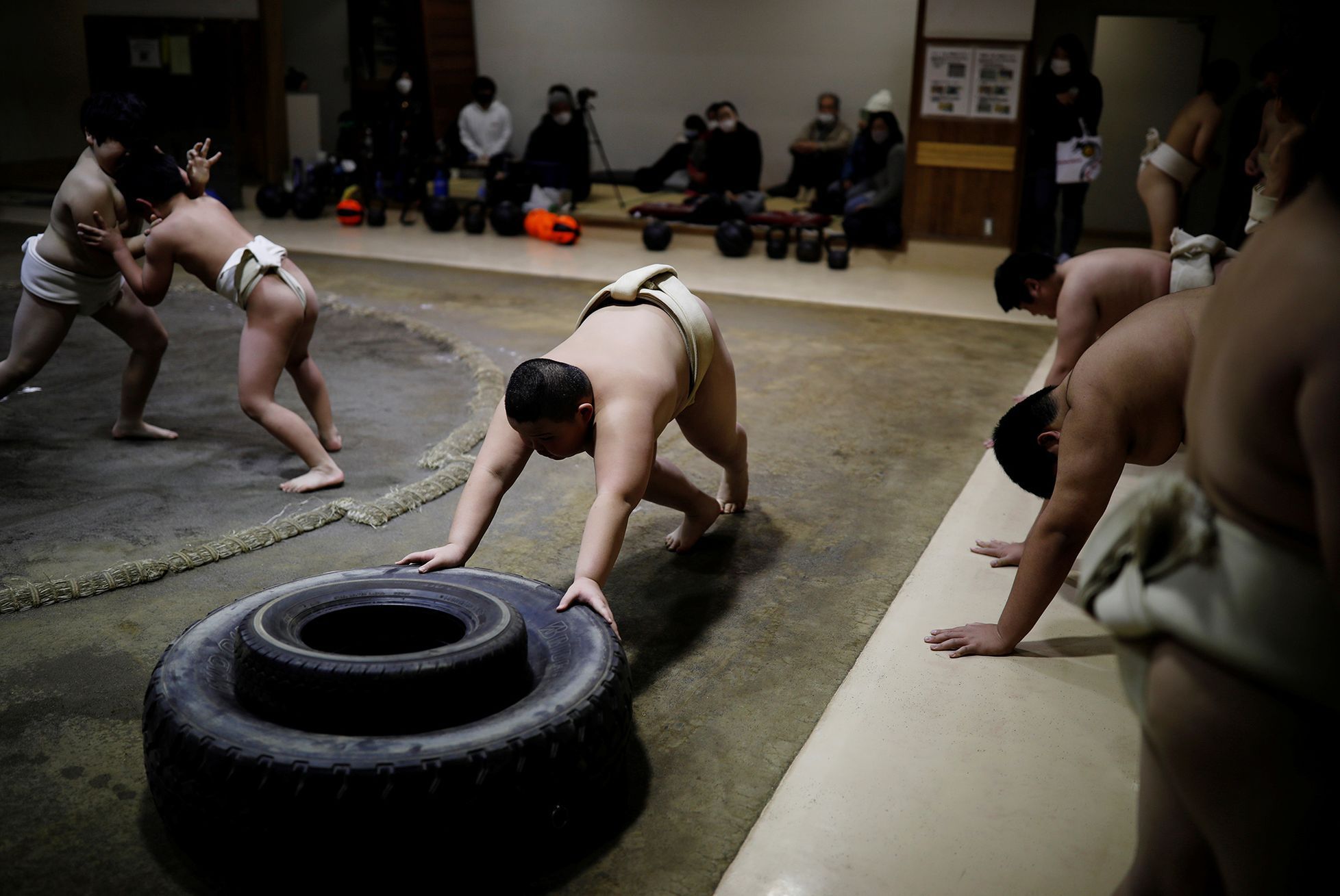 Reuters: mladí zápasníci sumo v Japonsku
