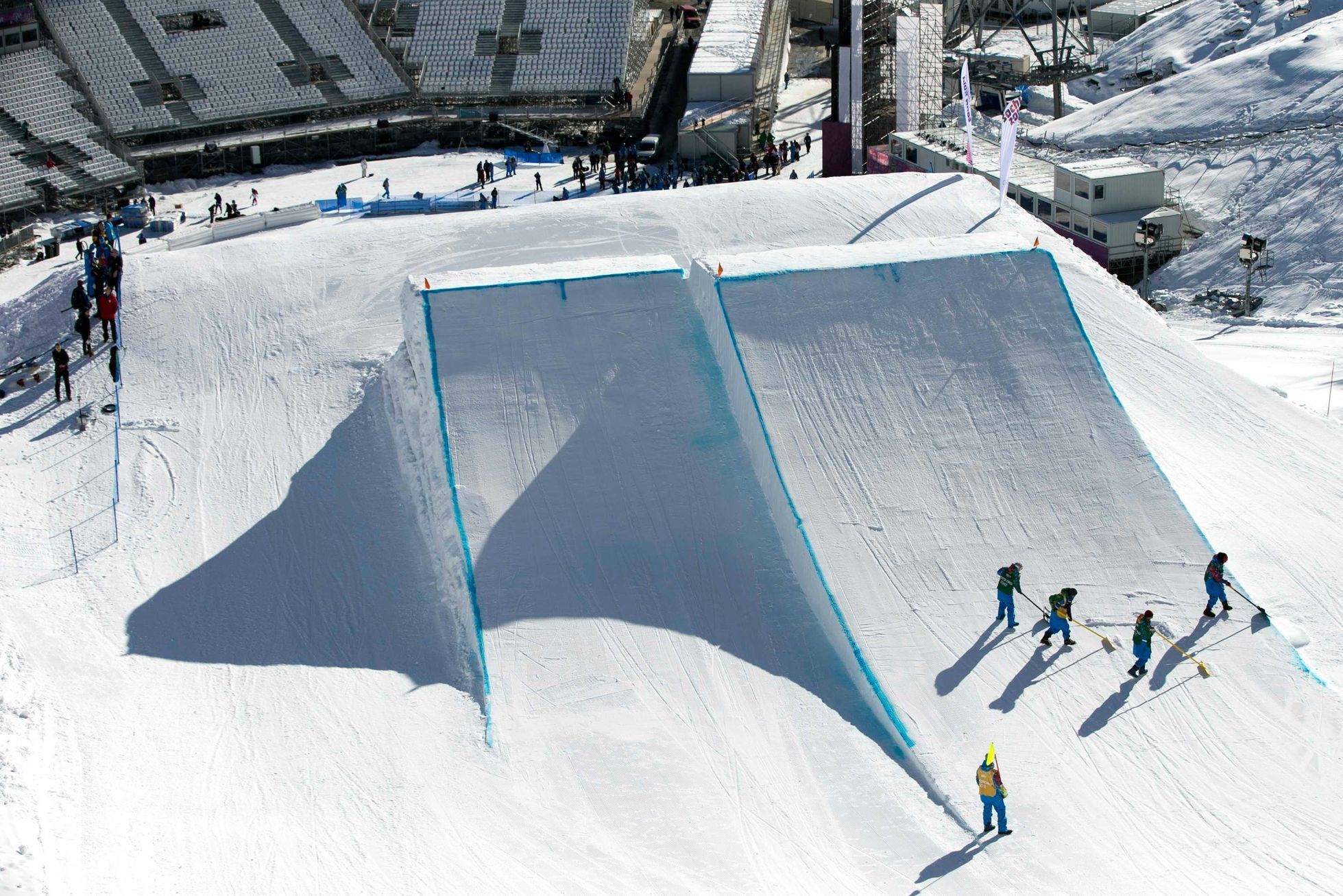 Skokánky v snowboardingovém areálu v Soči