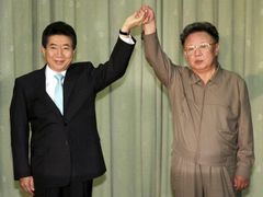 Letos v říjnu se na historické schůzce v Pchjongjangu sešli vůdci obou Korejí. A slíbili si mírovou smlouvu.