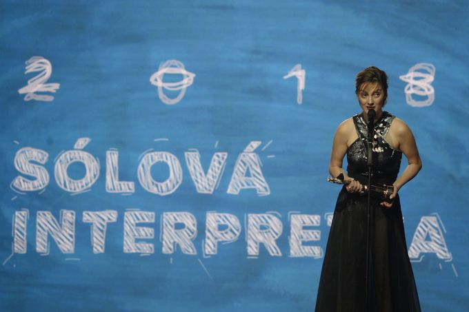 V kategorii Sólová interpretka byla oceněna Barbora Poláková za album ZE.MĚ.