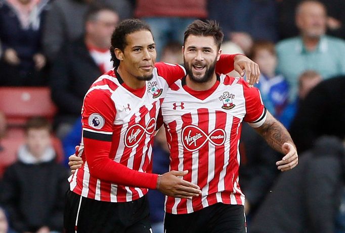 Charlie Austin a Virgil van Dijk