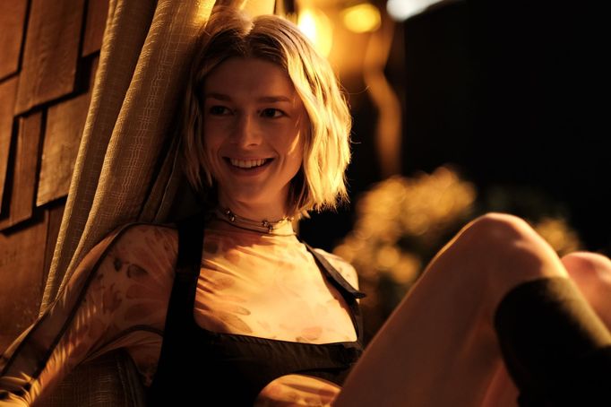 Hunter Schafer jako Jules.