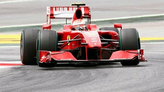 Kimi Räikkönen při kvalifikaci propadl