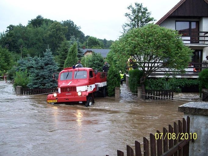 Kunratice u Cvikova, jedna z evakuovaných obcí na Liberecku, v sobotu 7. srpna