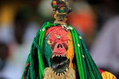 Zatykač kvůli voodoo, pohádky trpaslíků i přehlídka hvězd. Africký festival se vrací
