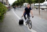 Domácí Marcel Kittel dorazil do Düsseldorfu téměř jako turista, za kolem táhl malý kufřík.