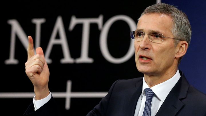 Šéf NATO se zastal českých starostů, zastrašování Ruskem označil za nepřijatelné