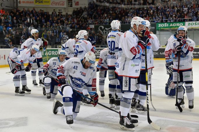 Hráči Komety po prohraném semifinále s Libercem v play off 2019