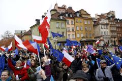 Do ulic vyšly tisíce Poláků. Protestovali proti snahám konzervativců ovládnout média