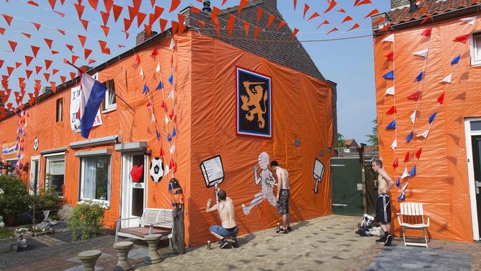 Foto: Fotbalové Euro se blíží, Nizozemsko se halí do oranžova