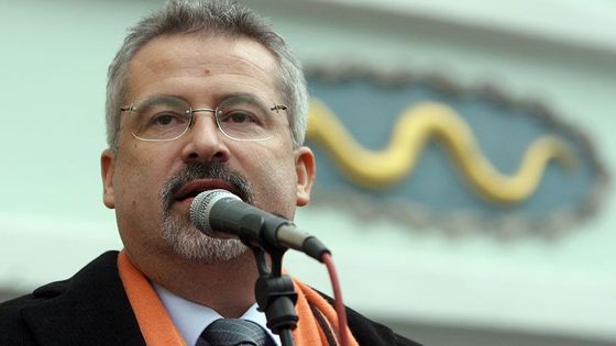 Jak učitelé chtějí více peněz.