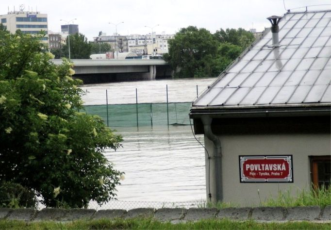 Troja: Pelc - Tyrolka, Povltavská ulice.