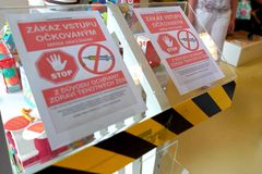 Obchod v Olomouci zakázal vstup očkovaným vakcínou proti covidu. Případ prověří ČOI
