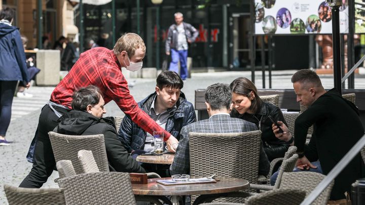 Storyous: Tržby po otevření zahrádek byly o 60 procent vyšší než v pondělí v uzávěře; Zdroj foto: Aktuálně.cz