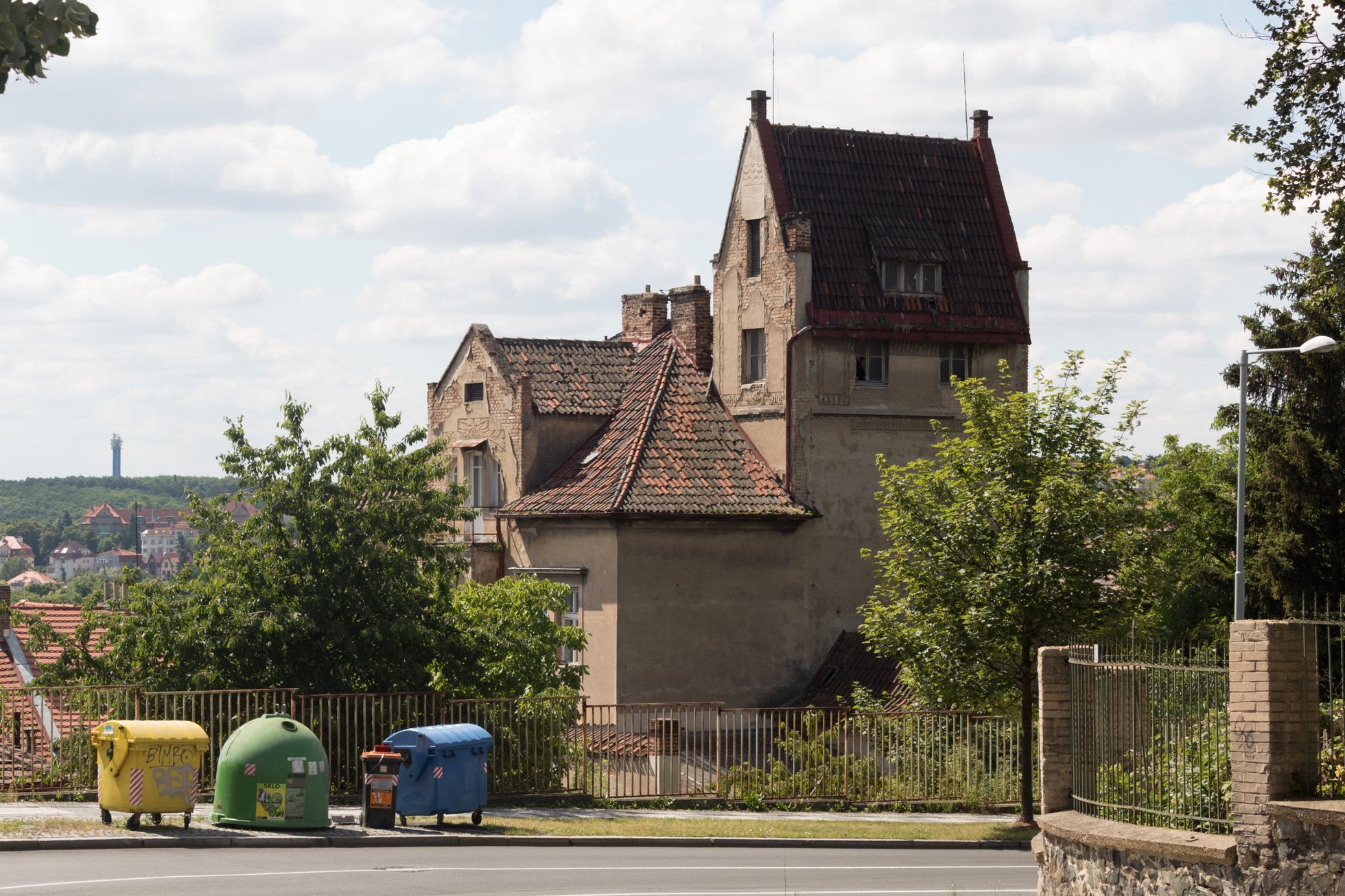 Prázdné pražské vily