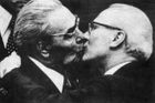 Honecker bránil politbyru v rozvodech. Mělo jít příkladem