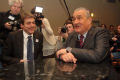Schwarzenberg zabojuje na Moravě, Zeman na Facebooku