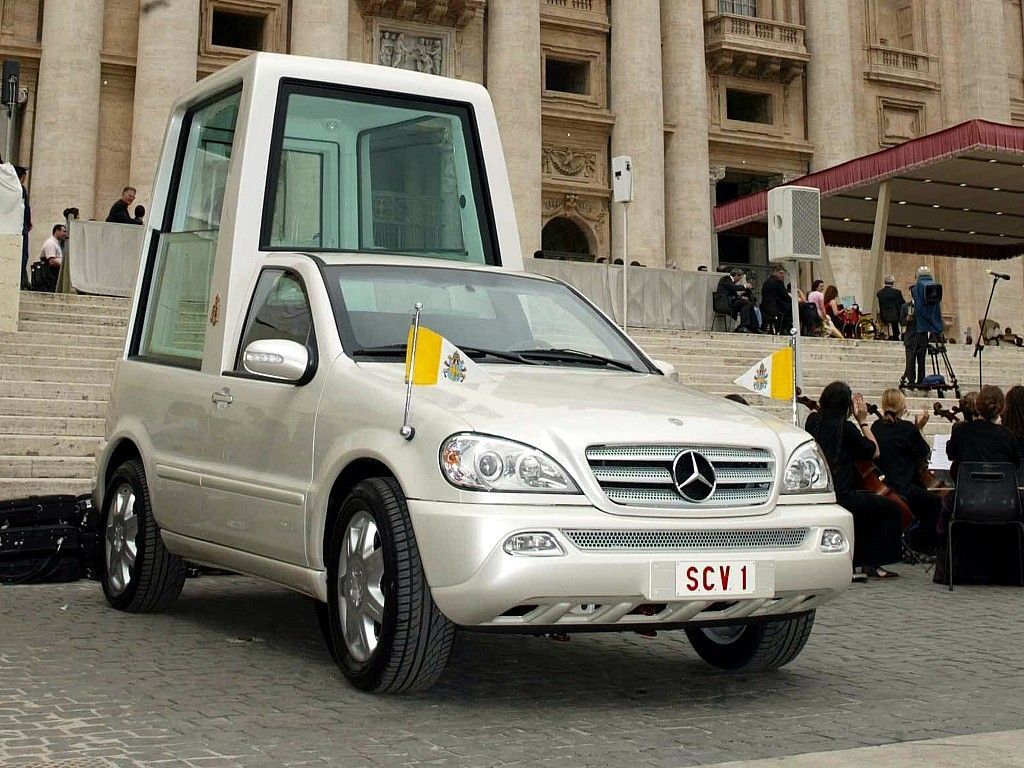 Mercedes-Benz ML jako papamobil