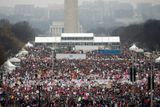 Organizátoři ve Washingtonu očekávali až čtvrt milionu lidí, ale úřady, které byly původně v odhadech střízlivější, hovoří o 500 tisících účastníků.