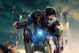 9. Akční sci-fi Iron Man 3 (2013), které režíroval Shane Black a kromě Roberta Downeyho Jr. si ve filmu zahráli Gwyneth Paltrow nebo Ben Kingsley, během prvního víkendu v kinech vydělalo 372 milionů dolarů.