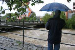 Voda zatopila mosty v Ústí, ale v noci má být klid