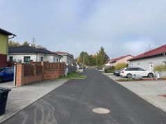 Vilová čtvrť na okraji Sokolova, kde bydlí Dunkovi a kde reportér zastihl jejich otce.