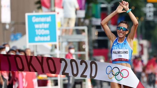 Antonella Palmisano z Itálie ovládla olympijský závod chodkyň na 20 kilometrů.