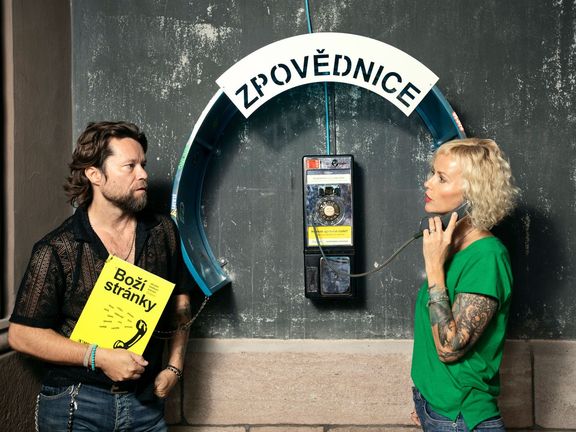 "Člověka mohou dusit různé věci a jen to, že zvedne sluchátko, v duchu řekne - mě trápí, já jsem udělal… i to může pomoc,“ přibližuje záměr Richard.