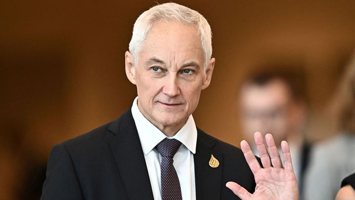 Zkušený ekonom se sovětskou mentalitou. Kdo nahradí věrného Šojgua v čele obrany